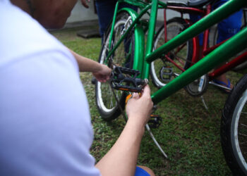 Curso de mecânico em bicicletas foi oferecido em parceria com o TJ e Senai. Foto: Dhárcules Pinheiro/Sejusp